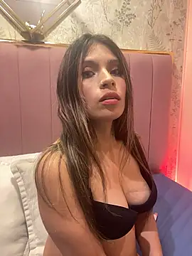 Tiffanysurez  online show from 2, 6, 2026