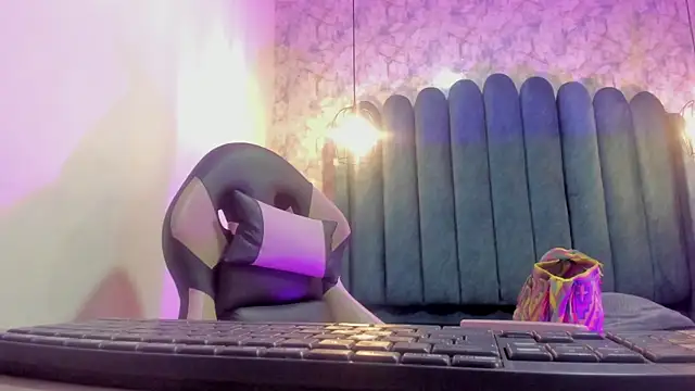 nalalye cruzz  online show from 9, 9, 2025