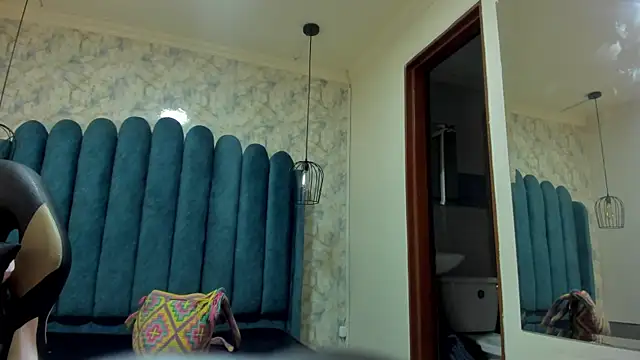 nalalye cruzz  online show from 18, 10, 2025