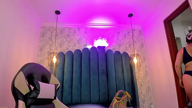 nalalye cruzz  online show from 28, 2, 2026