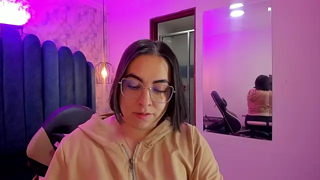 nalalye cruzz  online show from 9, 4, 2026