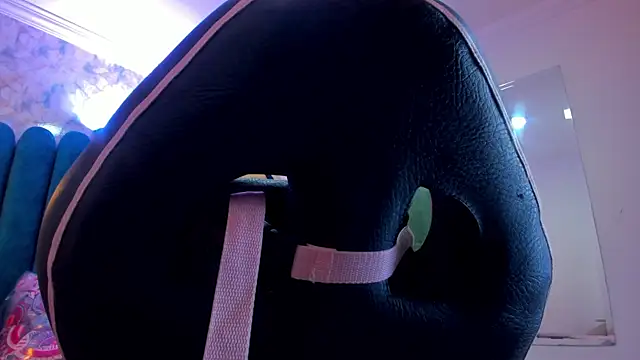 nalalye cruzz  online show from 16, 4, 2026