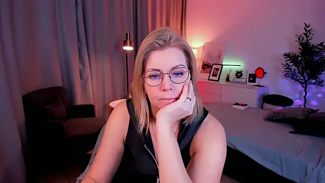 Annie Light online show from 17, 4, 2026