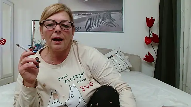 Snapshot of YulliaMilf chatting on 2, 2, 2026 YulliaMilf online show from 2, 2, 2026