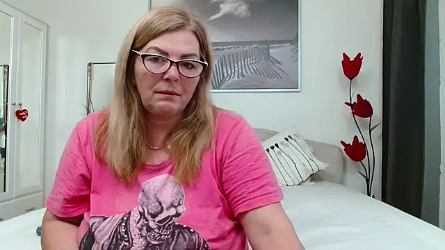 Snapshot of YulliaMilf chatting on 7, 3, 2026 YulliaMilf online show from 7, 3, 2026