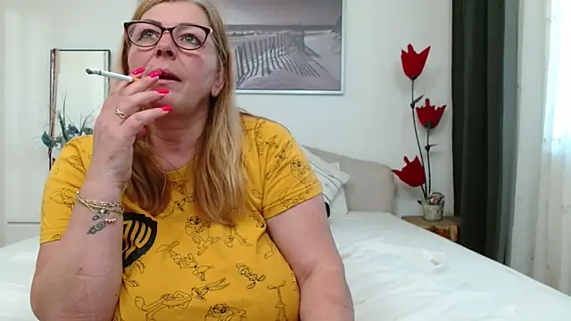 Snapshot of YulliaMilf chatting on 26, 4, 2026 YulliaMilf online show from 26, 4, 2026