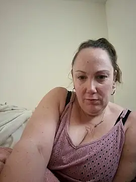 Wisie Cutie online show from 18, 1, 2025