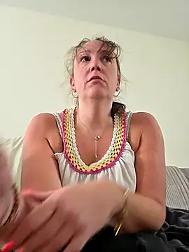 Wisie Cutie online show from 15, 4, 2026