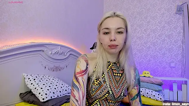 LillyMoure  online show from 20, 1, 2025