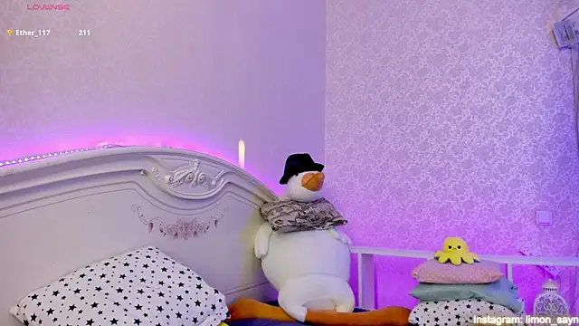 LillyMoure  online show from 18, 2, 2025