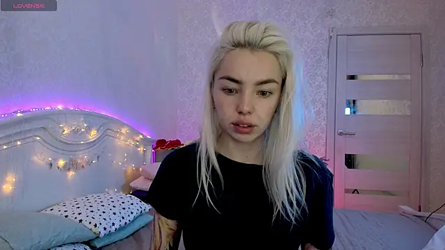 LillyMoure  online show from 6, 10, 2025