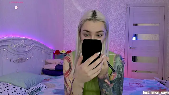 LillyMoure  online show from 17, 10, 2025