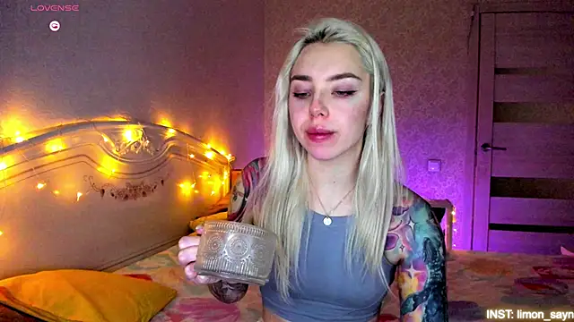 LillyMoure  online show from 4, 3, 2026