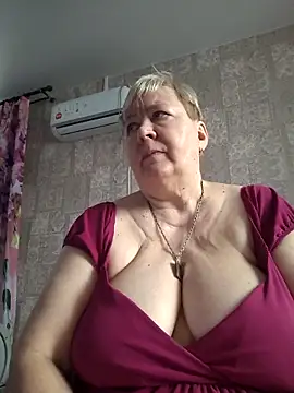 Snapshot of EffectFiona chatting on 3, 2, 2026 EffectFiona online show from 3, 2, 2026