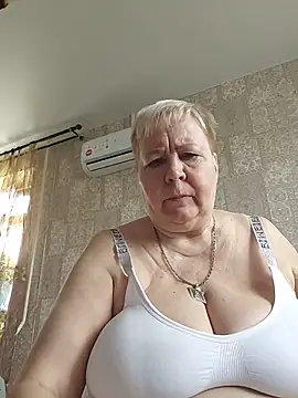 Snapshot of EffectFiona chatting on 4, 5, 2026 EffectFiona online show from 4, 5, 2026