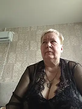 Snapshot of EffectFiona chatting on 8, 5, 2026 EffectFiona online show from 8, 5, 2026