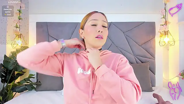 KiarhaTrixie online show from 10, 9, 2025