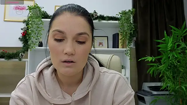 Snapshot of SelineSole chatting on 5, 1, 2025 SelineSole online show from 5, 1, 2025