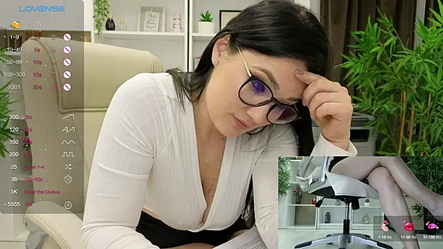 Snapshot of SelineSole chatting on 4, 2, 2025 SelineSole online show from 4, 2, 2025