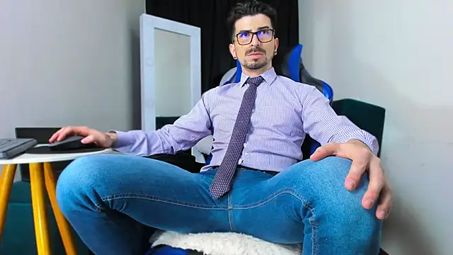 Snapshot of LiamCossio_ chatting on 11, 1, 2025 LiamCossio online show from 11, 1, 2025