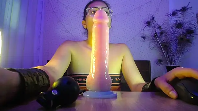 DaMikaela  online show from 27, 1, 2025