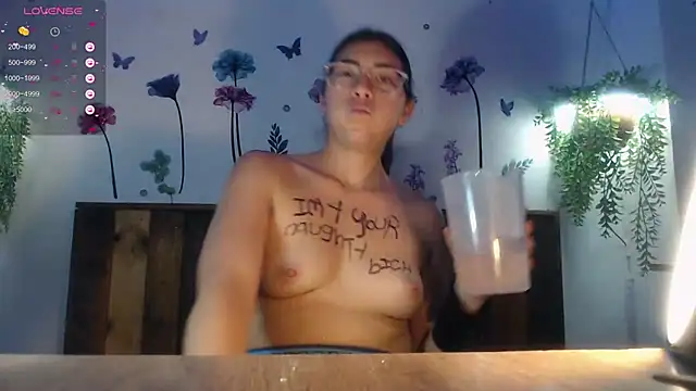 DaMikaela  online show from 30, 1, 2025