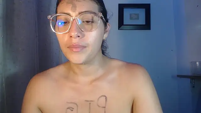 DaMikaela  online show from 5, 3, 2025