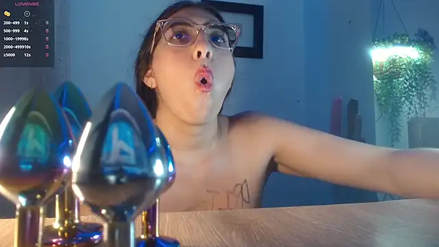 DaMikaela  online show from 25, 9, 2025