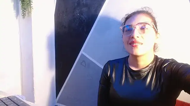 DaMikaela  online show from 14, 3, 2026