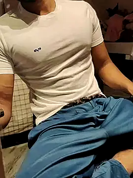 xxxhugedick0001 online show from 8, 3, 2025