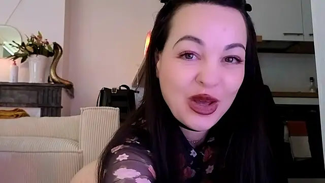 Lilie romeo online show from 2, 1, 2025