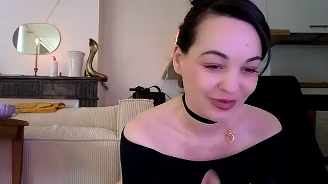 Lilie romeo online show from 6, 1, 2025