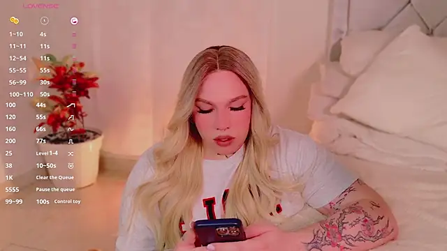 Snapshot of IsabellaFigueredo__ chatting on 2, 2, 2025 IsabellaFigueredo   online show from 2, 2, 2025