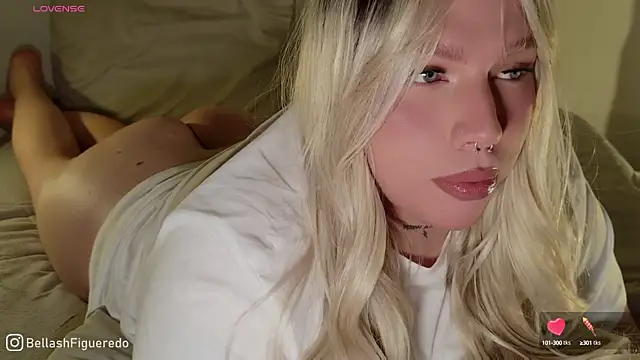 Snapshot of IsabellaFigueredo__ chatting on 9, 9, 2025 IsabellaFigueredo   online show from 9, 9, 2025