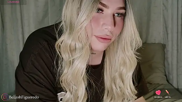 Snapshot of IsabellaFigueredo__ chatting on 27, 10, 2025 IsabellaFigueredo   online show from 27, 10, 2025