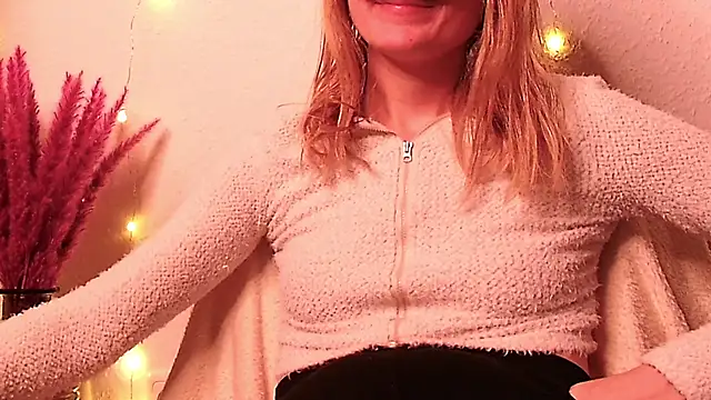 Snapshot of SecretAnni chatting on 2, 1, 2025 SecretAnni online show from 2, 1, 2025