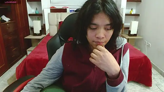 laureentt  online show from 8, 3, 2025