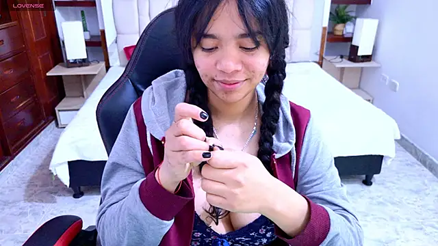 laureentt  online show from 9, 9, 2025