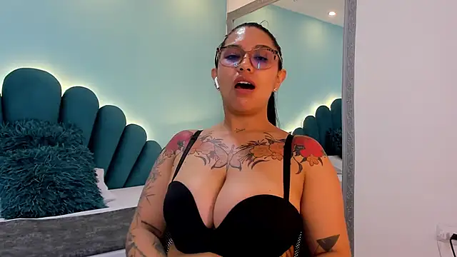 sharlott18 online show from 4, 3, 2026