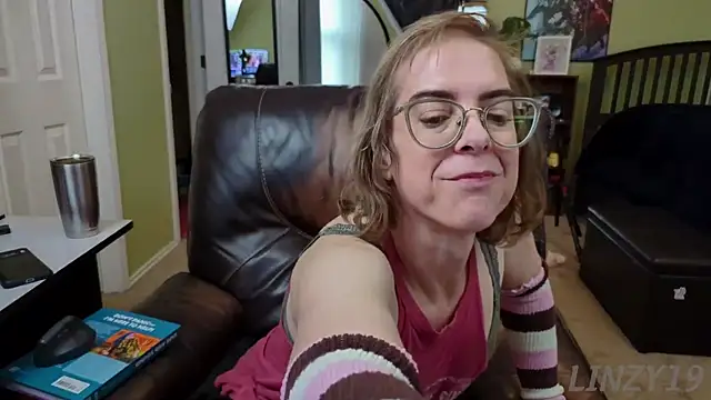 Snapshot of Linzy_19 chatting on 9, 1, 2025 Linzy 19 online show from 9, 1, 2025