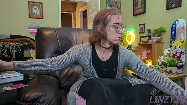 Snapshot of Linzy_19 chatting on 14, 1, 2025 Linzy 19 online show from 14, 1, 2025