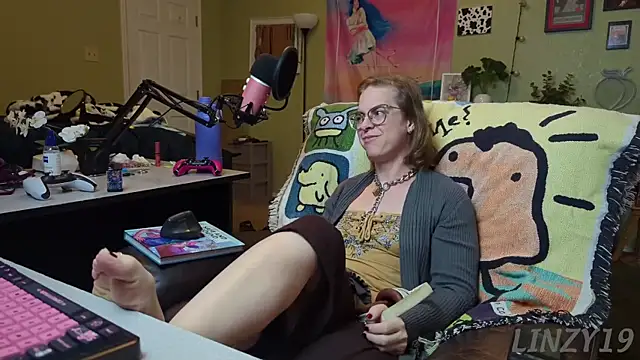 Snapshot of Linzy_19 chatting on 12, 3, 2025 Linzy 19 online show from 12, 3, 2025