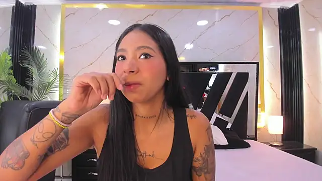 Snapshot of Lia-Anahiz chatting on 13, 3, 2025 Lia-Anahiz online show from 13, 3, 2025