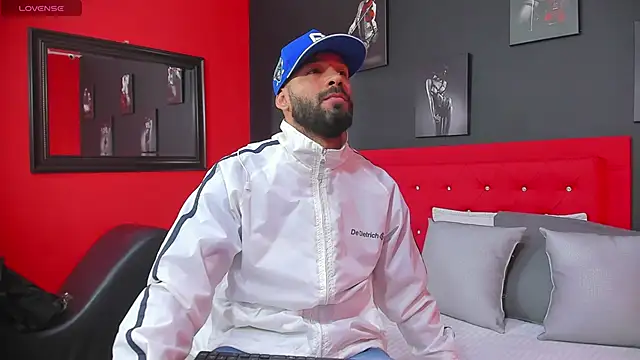 Thiagogomez online show from 28, 2, 2025