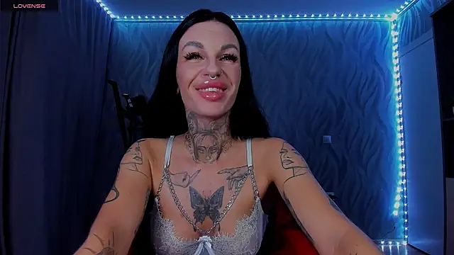 Snapshot of angel_devil_forever chatting on 2, 7, 2026 angel devil forever online show from 2, 7, 2026