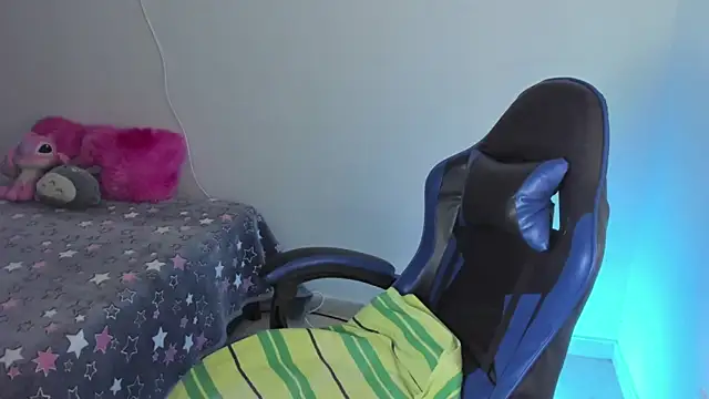 Snapshot of roseliam25 chatting on 28, 2, 2026 roseliam25 online show from 28, 2, 2026