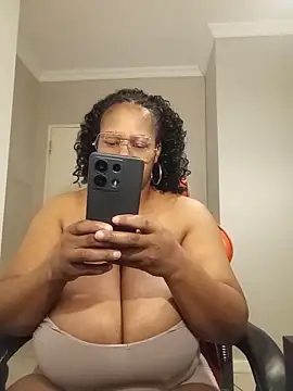 bustylisa1983 online show from 17, 6, 2026