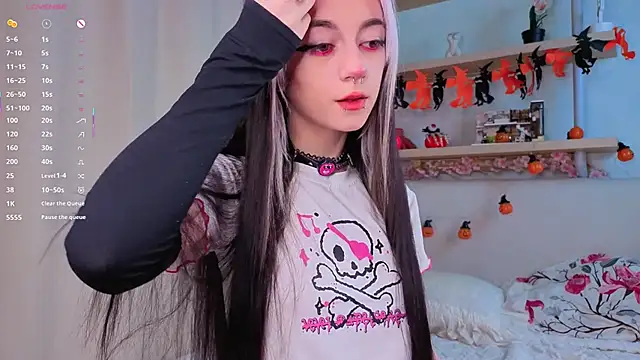 Snapshot of TristaRoht chatting on 5, 11, 2025 TristaRoht online show from 5, 11, 2025