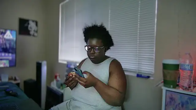 Snapshot of Yagurl__west chatting on 6, 2, 2025 Yagurl west online show from 6, 2, 2025