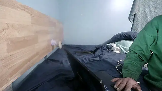 Snapshot of Mshizzle12 chatting on 17, 2, 2026 Mshizzle12 online show from 17, 2, 2026